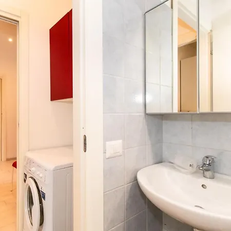 Chiavari Comfortable Flat With Balcony & Parking *