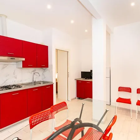 Chiavari Comfortable Flat With Balcony & Parking