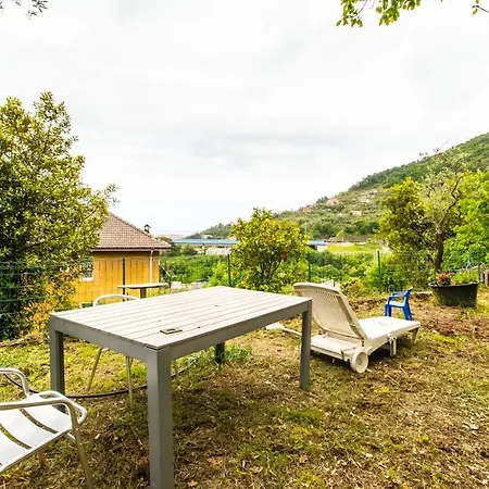 Chiavari Comfortable Flat With Balcony & Parking Кьявари