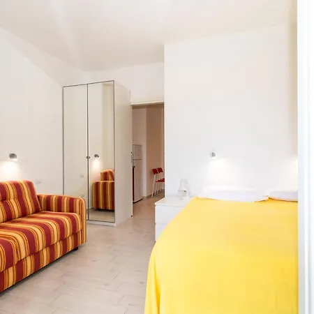 Chiavari Comfortable Flat With Balcony & Parking