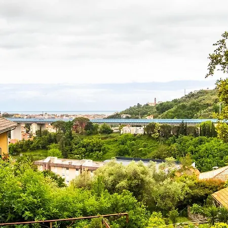Chiavari Comfortable Flat With Balcony & Parking