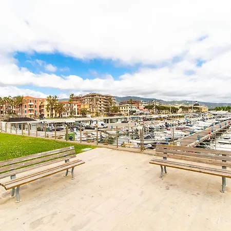 Chiavari Comfortable Flat With Balcony & Parking * Chiavari