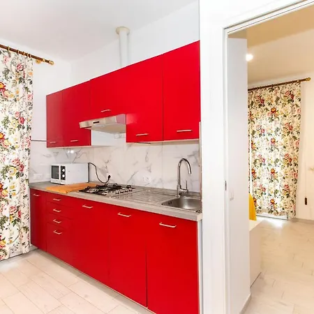 Chiavari Comfortable Flat With Balcony & Parking * Кьявари